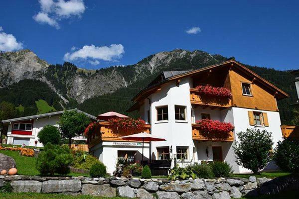 Haus Frainer Apartment Wald am Arlberg Ngoại thất bức ảnh